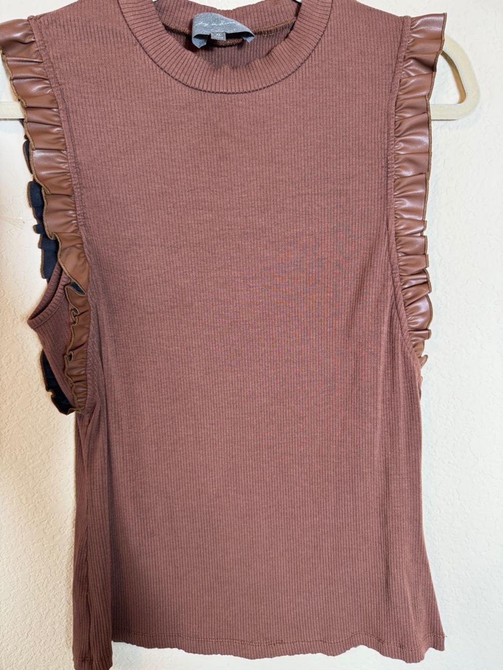 SUNDAY'S IN BROOKLYN Stretchy Brown Ribbed Faux Leather Ruffle Trim Top Size XL - Picture 2 of 6